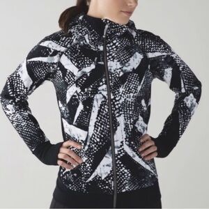 1061. Lululemon Women's Scuba Hoodie III Static Mist women's size 12